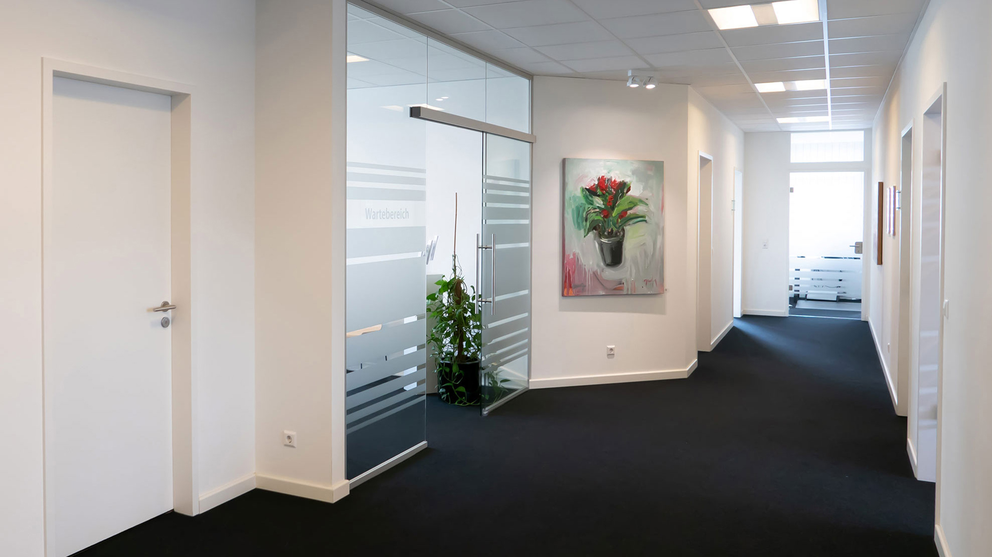 Bild zeigt den Eingangs- und Wartebereich