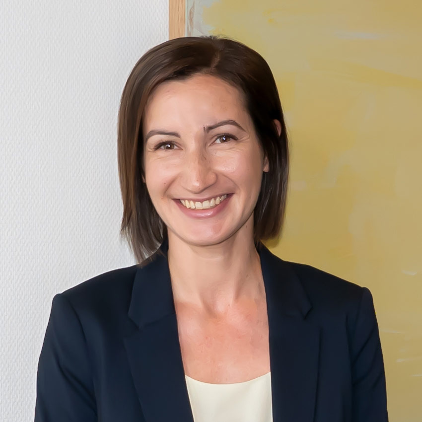Bild der Mitarbeiterin Nadine Hensle, Volljuristin